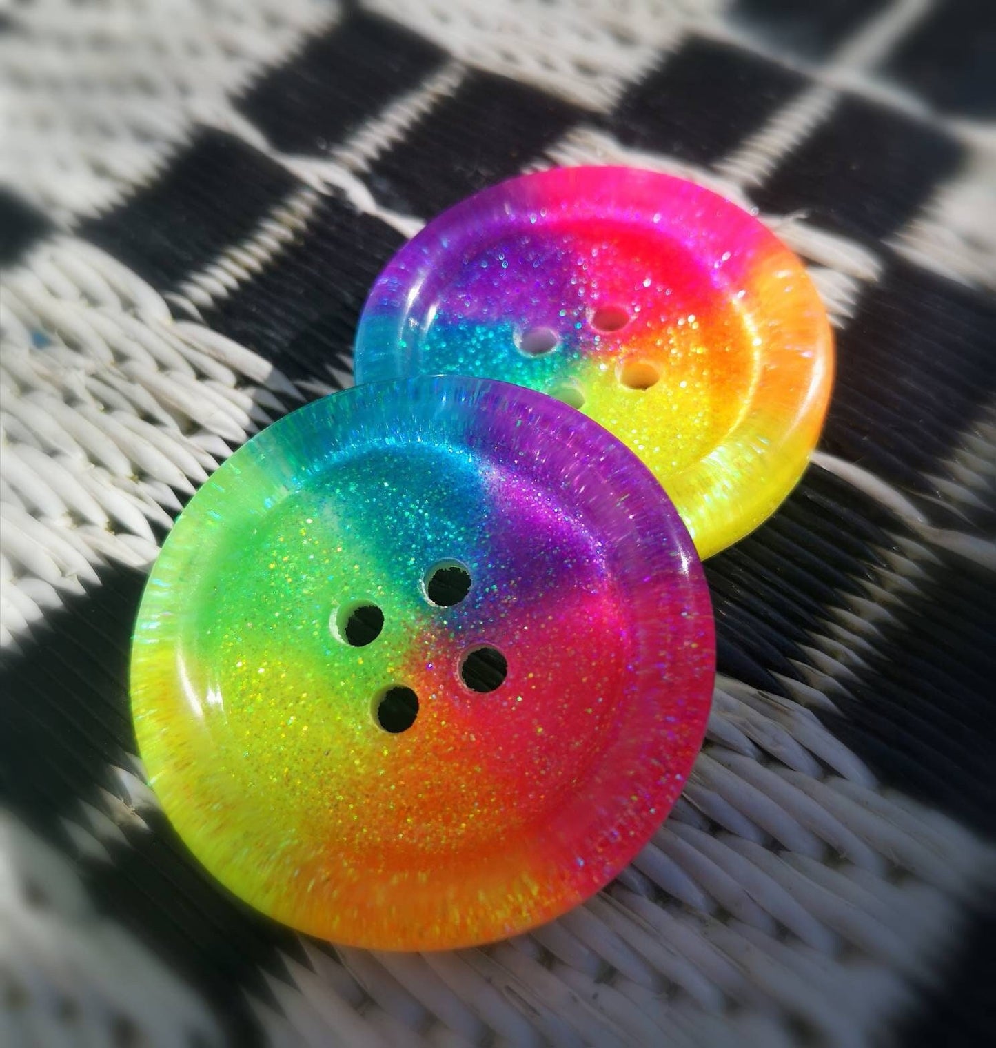Neon Rainbow Wheel Button – Chunky Resin Button with Bright Glitter Sparkle