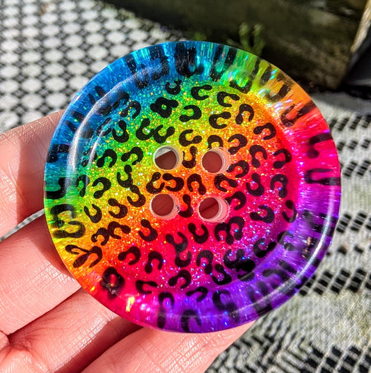 The Feeling Paw-sitive – Bright Retro Rainbow Leopard Print Resin Button, Lisa Frank Inspired