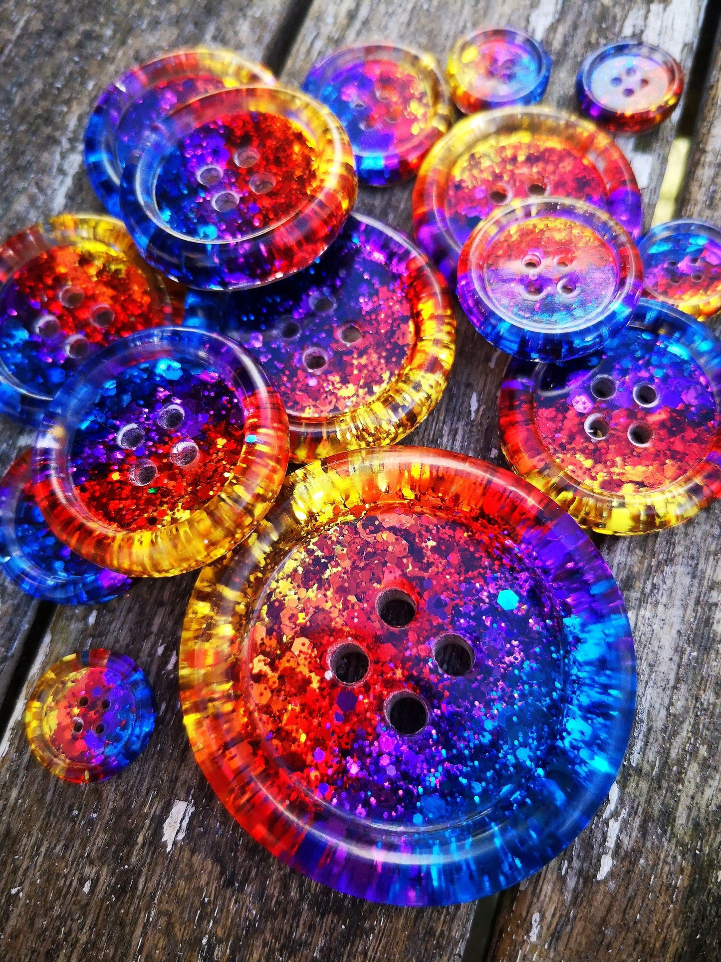 Toucan Play That Game Button – Tropical Sunset Metallic Glitter Resin Button