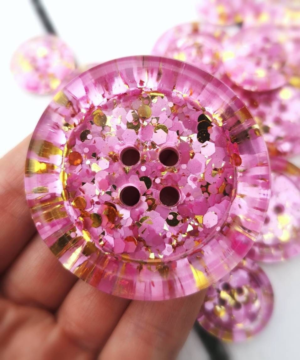 The Dolly button - kitsch shimmering pearl pink and twinkly gold glitter