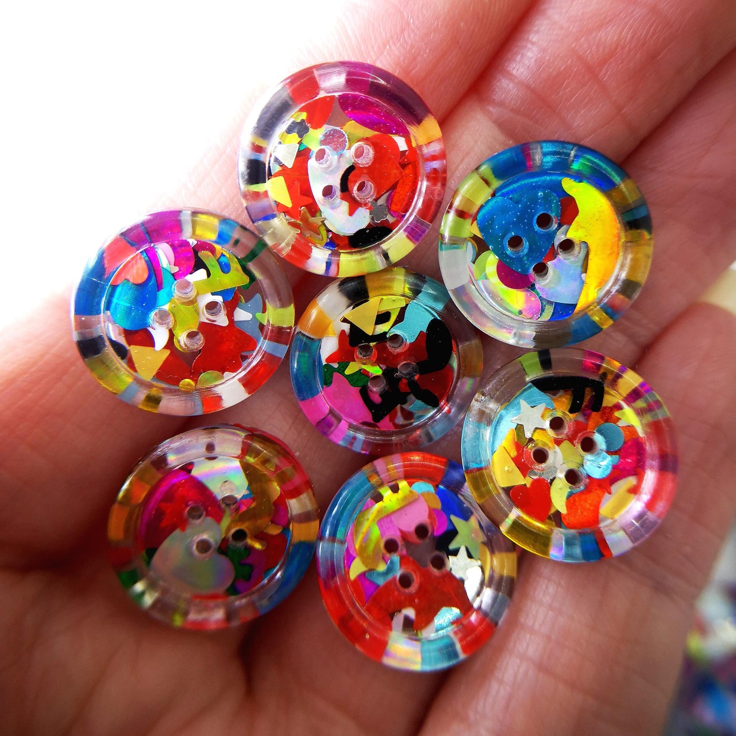 The Shiny Happy People Button – Colourful 90s Nostalgia Resin Button with Glitter and Shapes