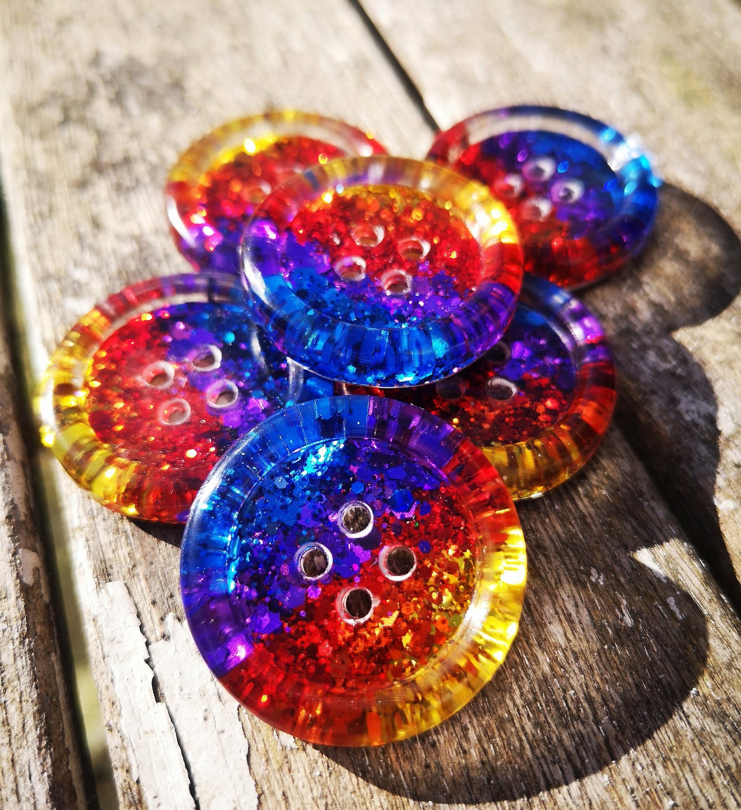 Toucan Play That Game Button – Tropical Sunset Metallic Glitter Resin Button