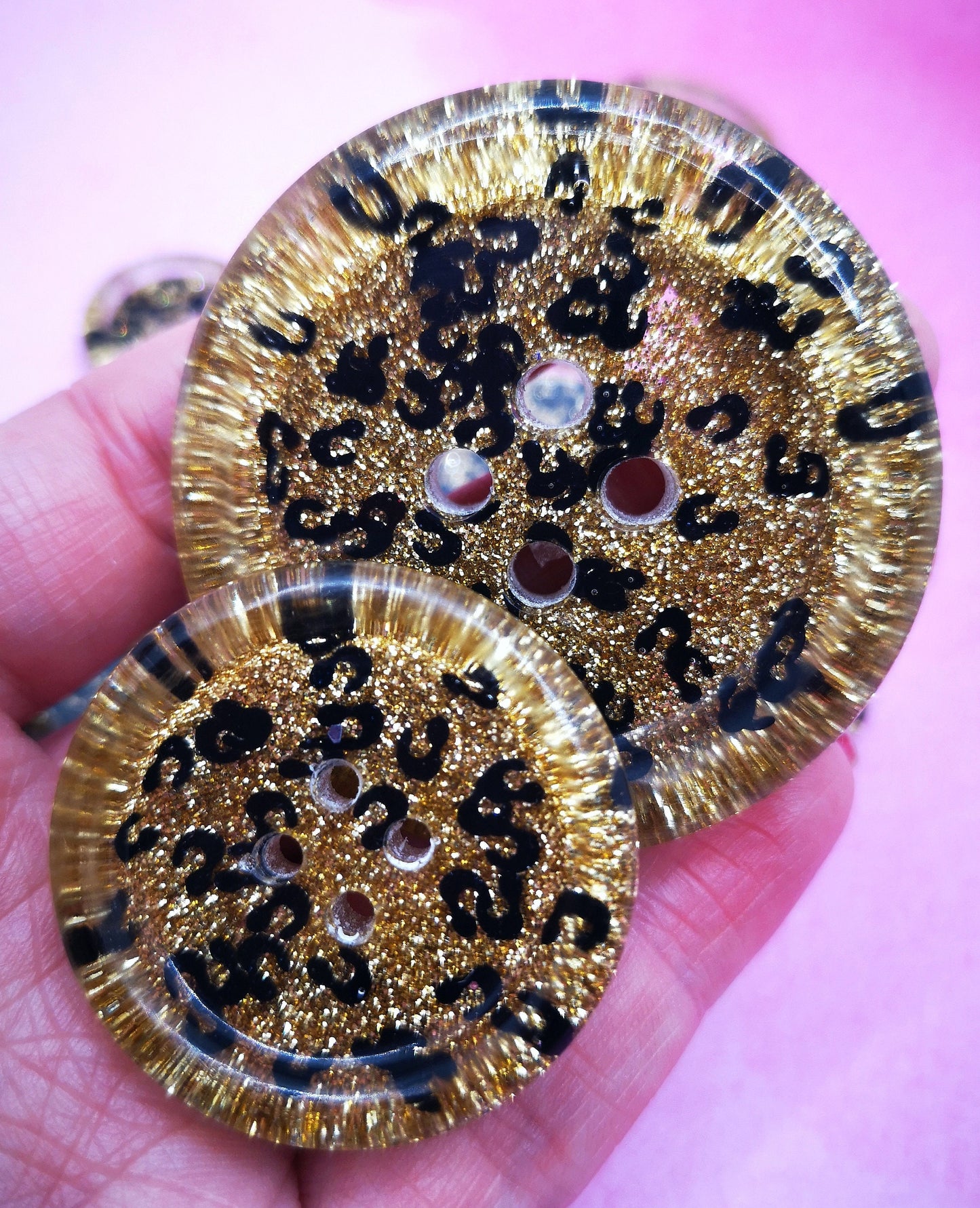 The Mob Wife Button – Sparkly & Glamorous Leopard Print Gold Resin Button