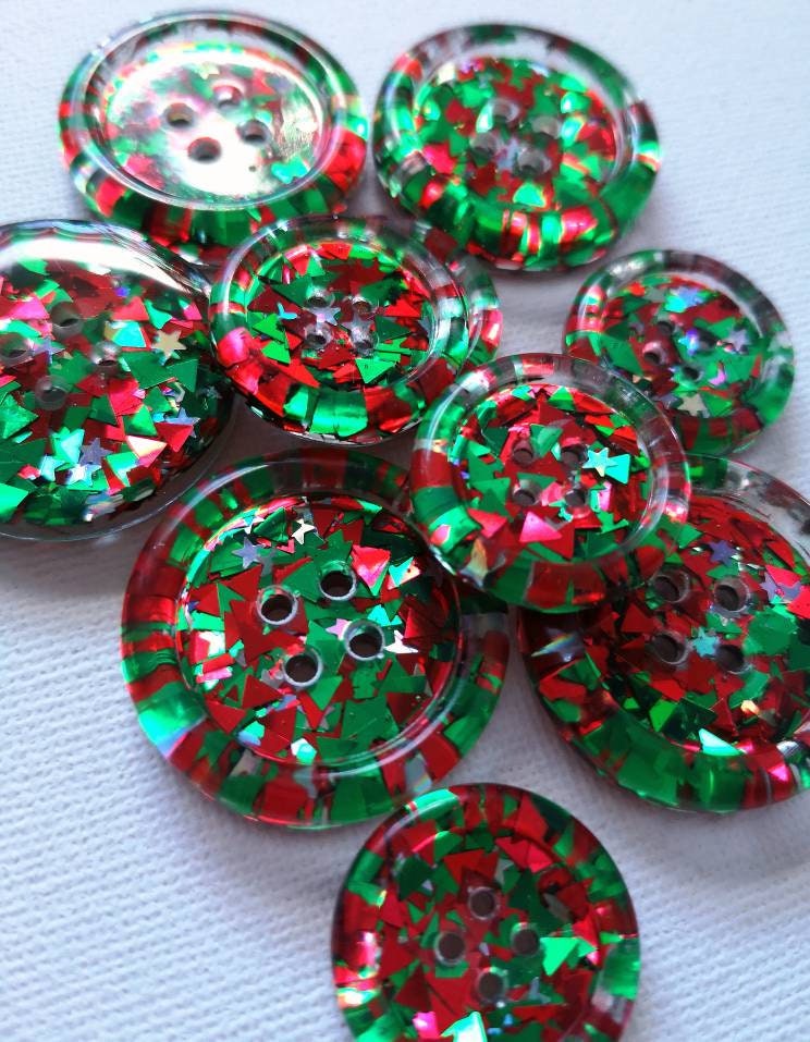 The You Sleigh Me Button – Sparkly Holiday Resin Button in Red, Green and Silver
