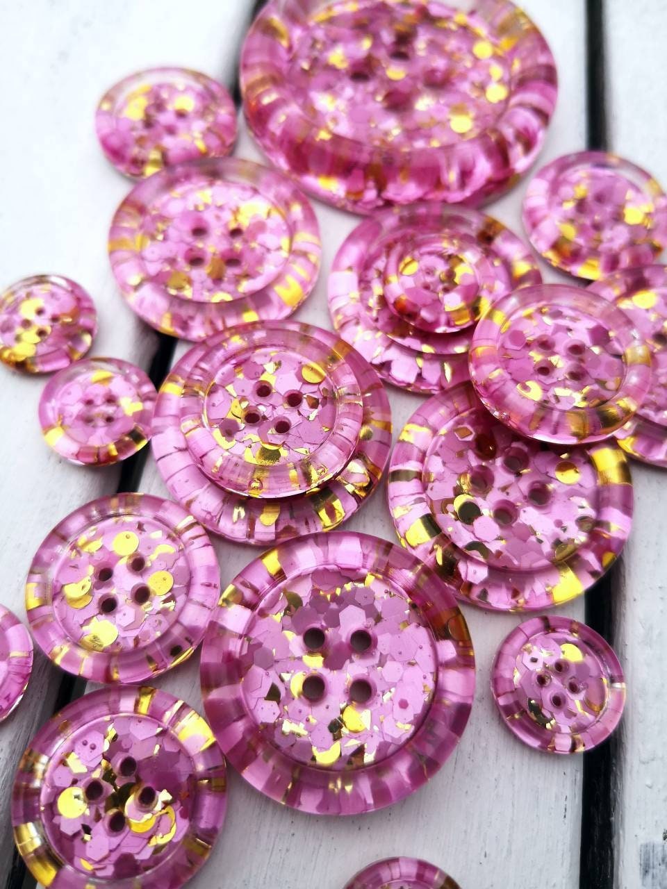 The Dolly button - kitsch shimmering pearl pink and twinkly gold glitter
