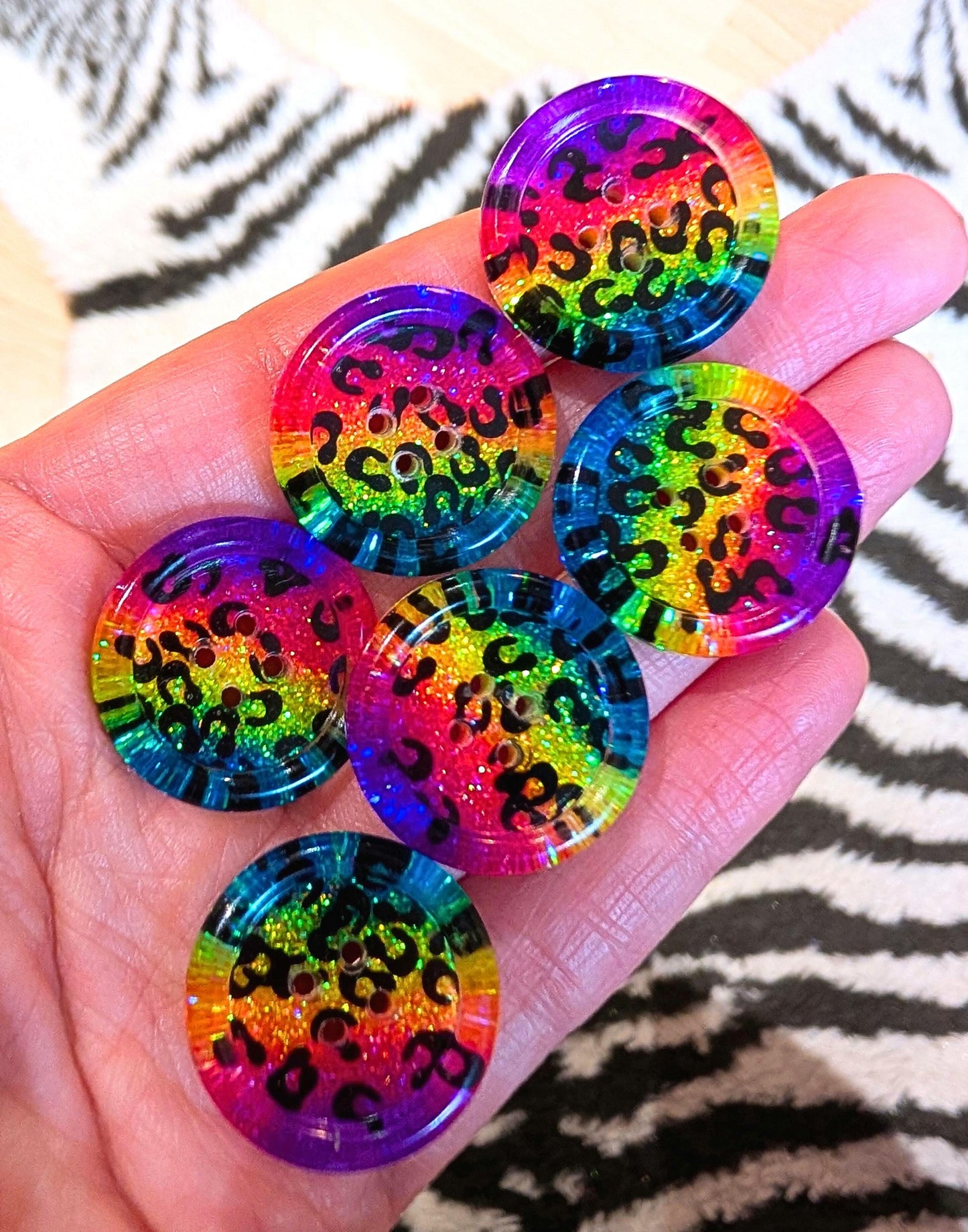 The Feeling Paw-sitive – Bright Retro Rainbow Leopard Print Resin Button, Lisa Frank Inspired