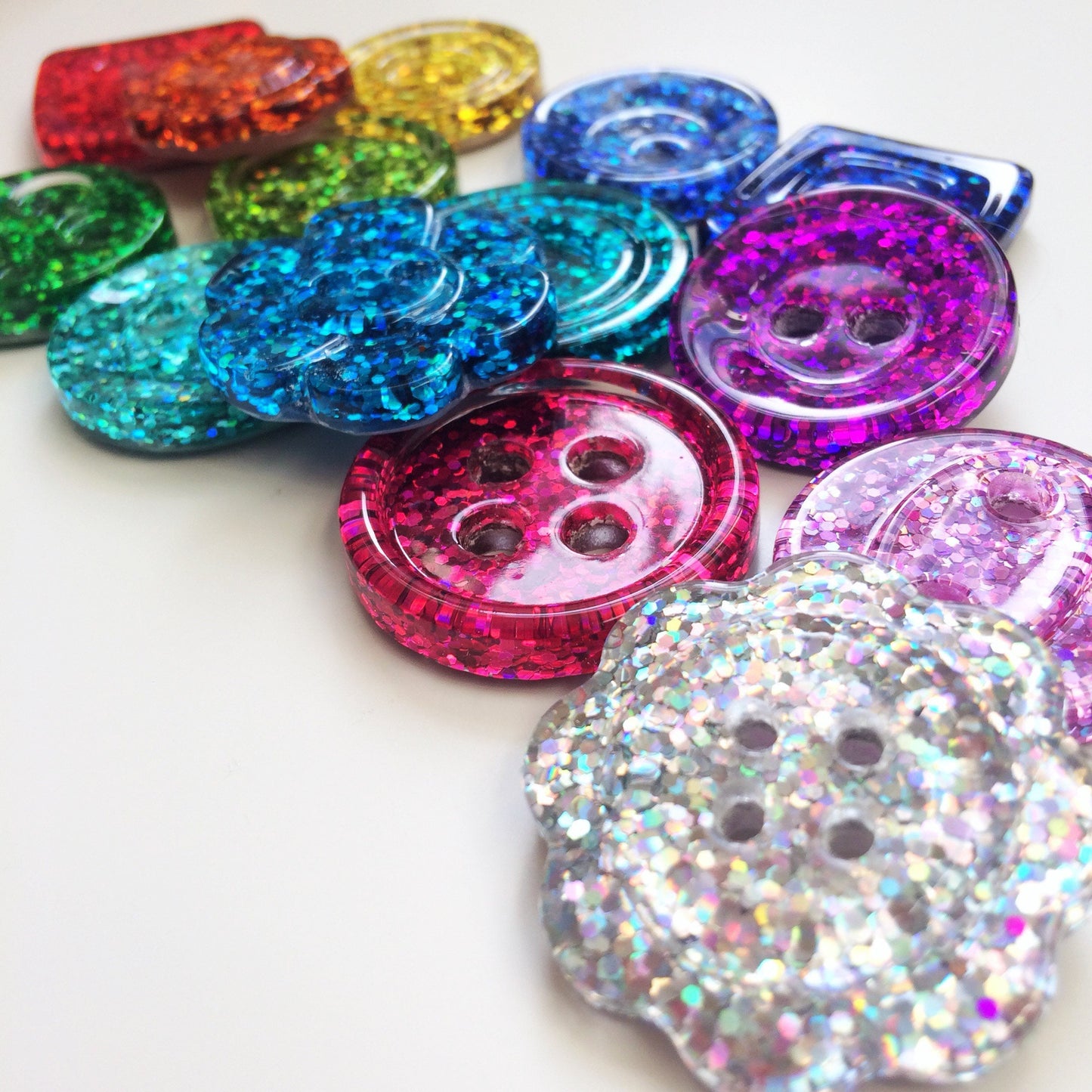 Vintage Style Rainbow Button Set – 16 Chunky Resin Glitter Buttons in Collectable Shades