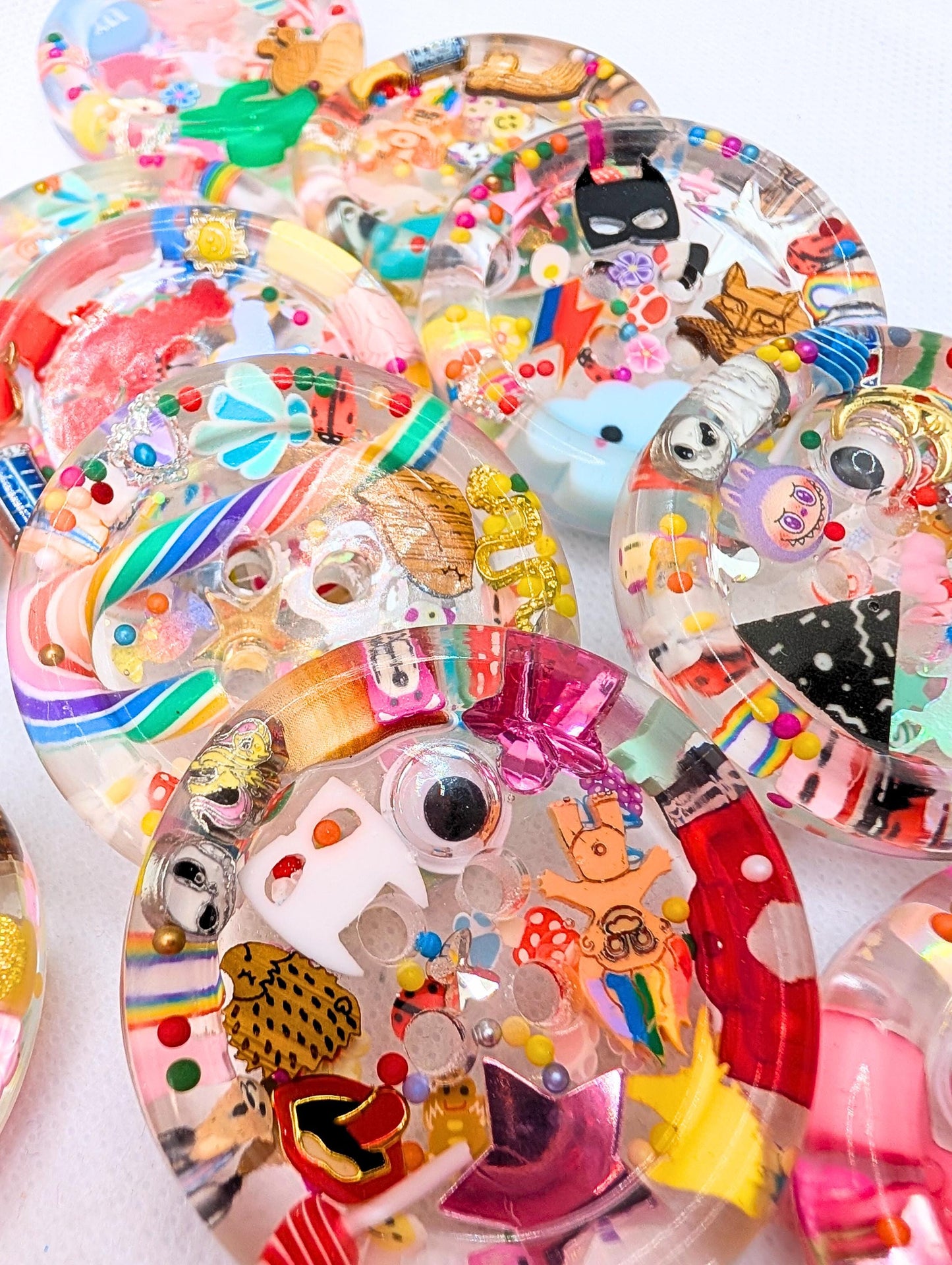 The Eye Spy Button - Giant Resin Art Button 50mm - Toy Collage diorama - Funky Fidget Toy - Weird & Wonderful Gift for knitters crocheters