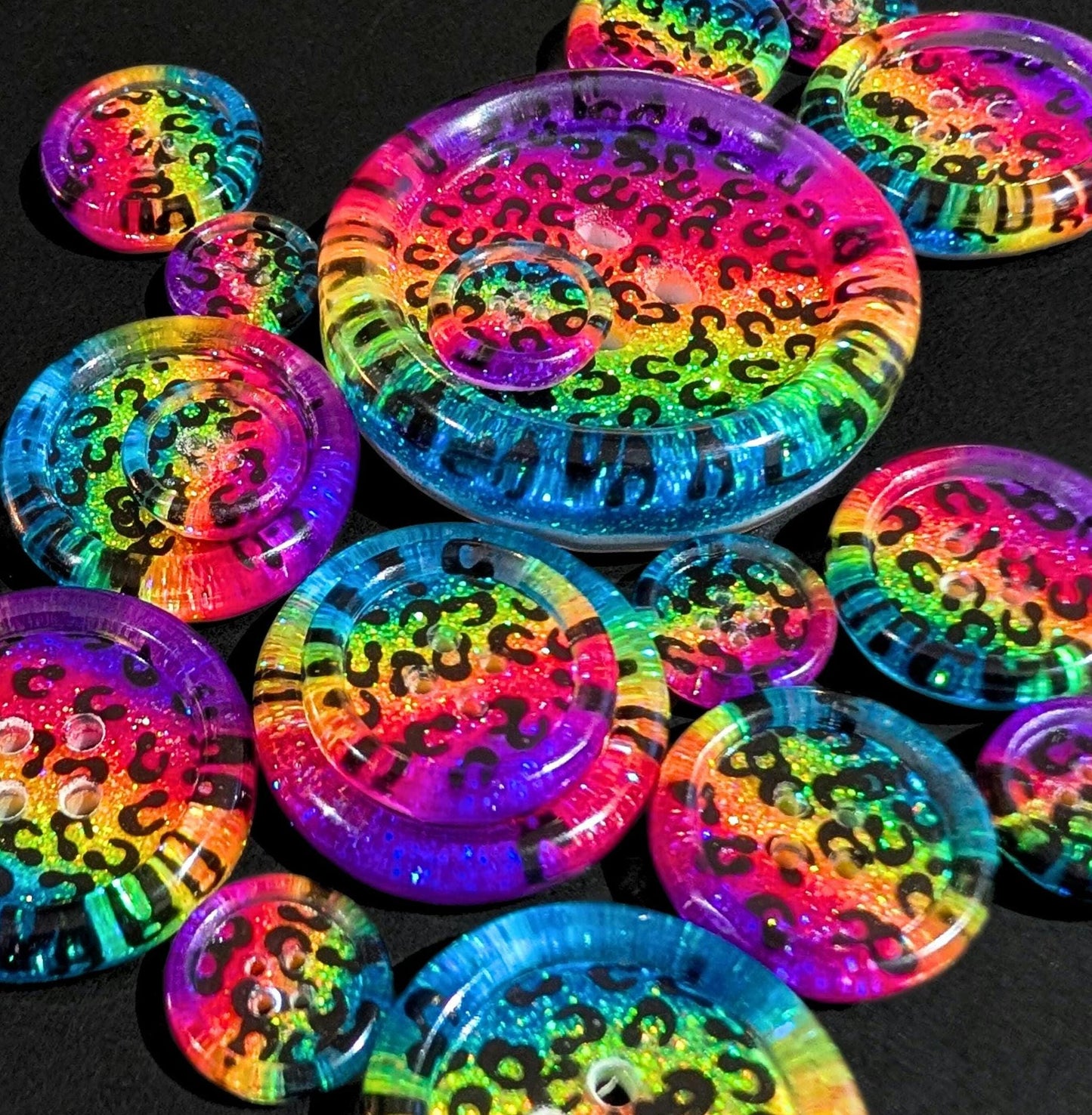 The Feeling Paw-sitive – Bright Retro Rainbow Leopard Print Resin Button, Lisa Frank Inspired