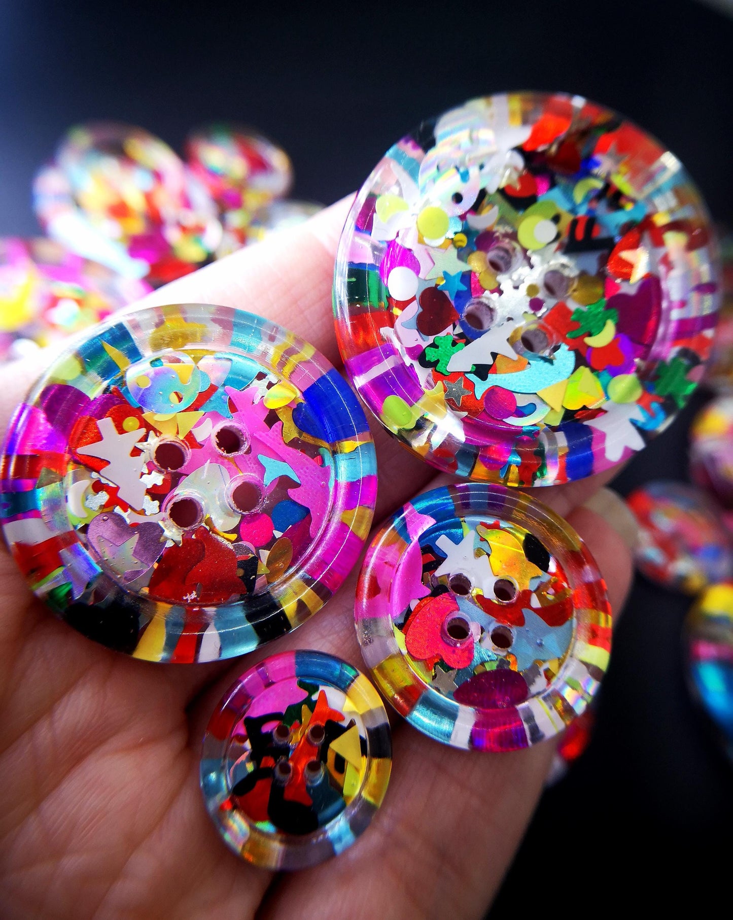 The Shiny Happy People Button – Colourful 90s Nostalgia Resin Button with Glitter and Shapes