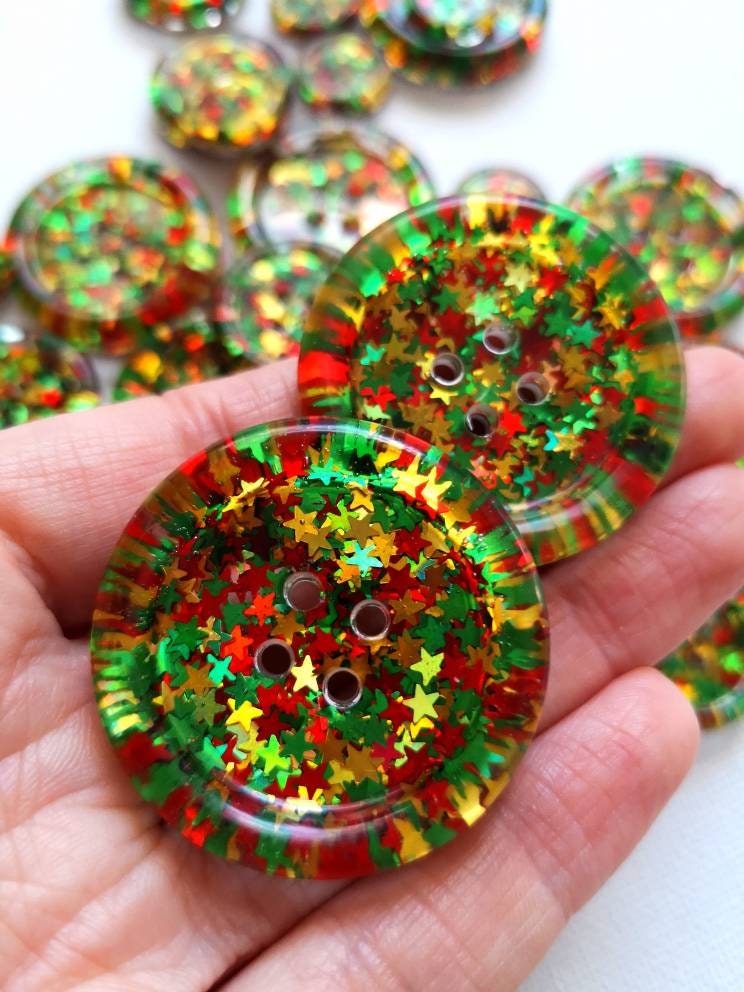 The Nadolig Llawen Button – Welsh Christmas Resin Button with Red, Gold and Green Sparkle Stars