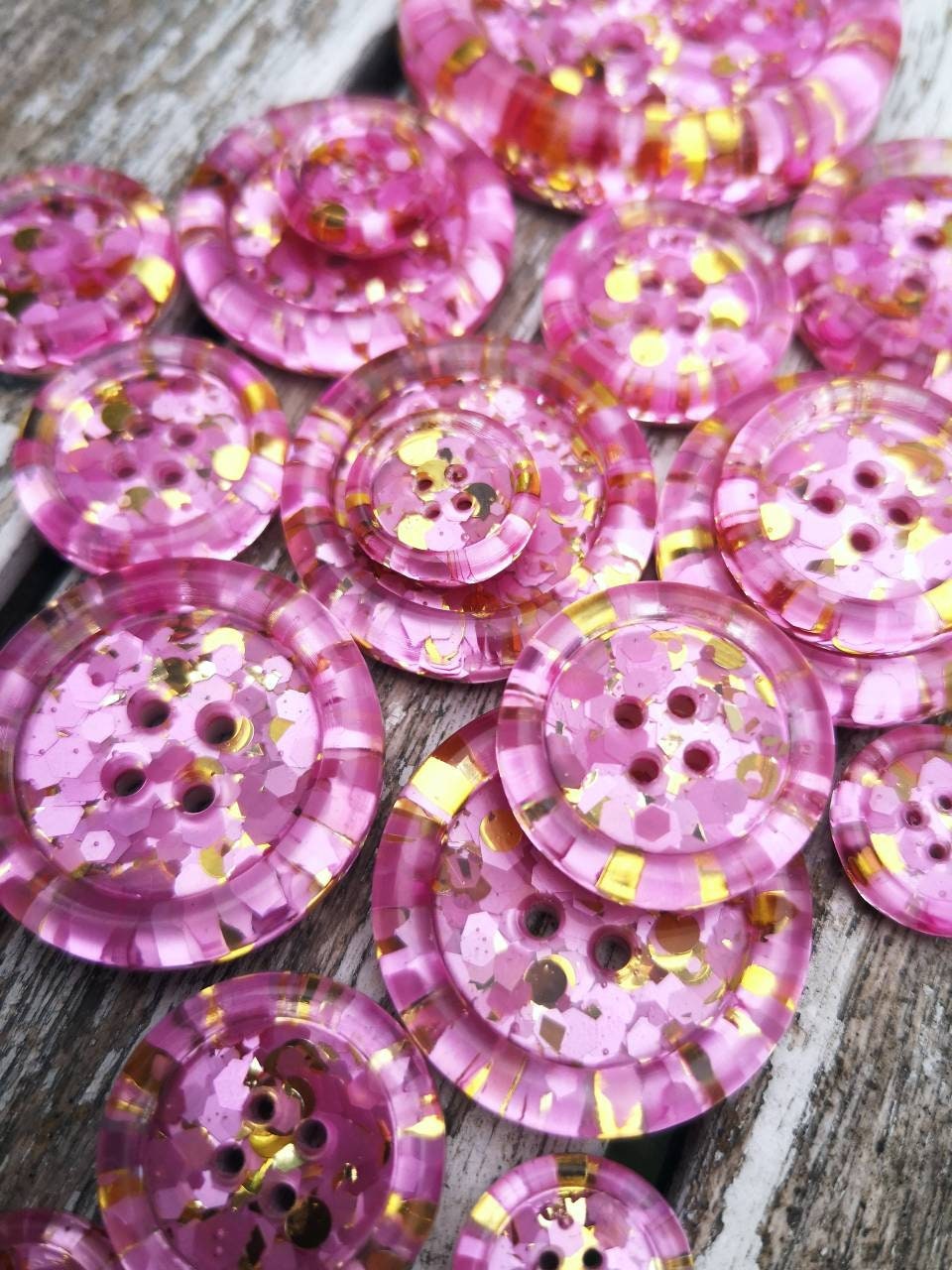 The Dolly button - kitsch shimmering pearl pink and twinkly gold glitter