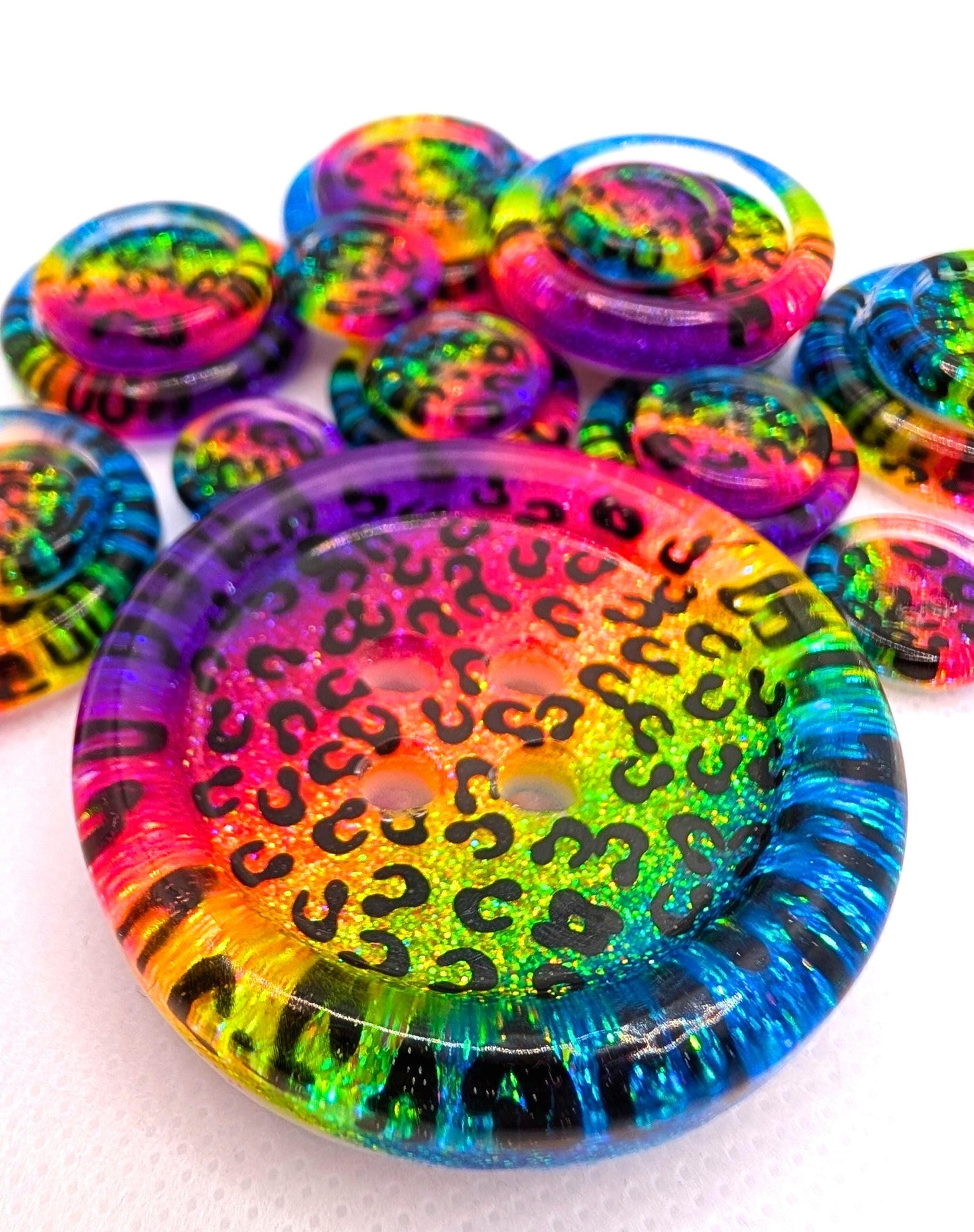 The Feeling Paw-sitive – Bright Retro Rainbow Leopard Print Resin Button, Lisa Frank Inspired