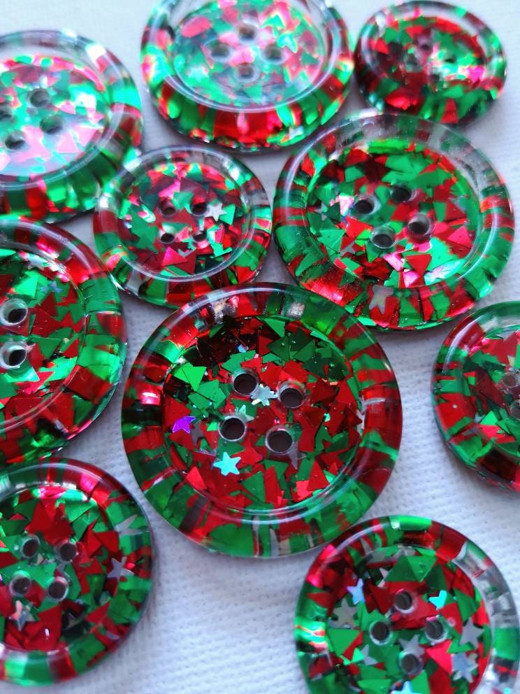 The You Sleigh Me Button – Sparkly Holiday Resin Button in Red, Green and Silver