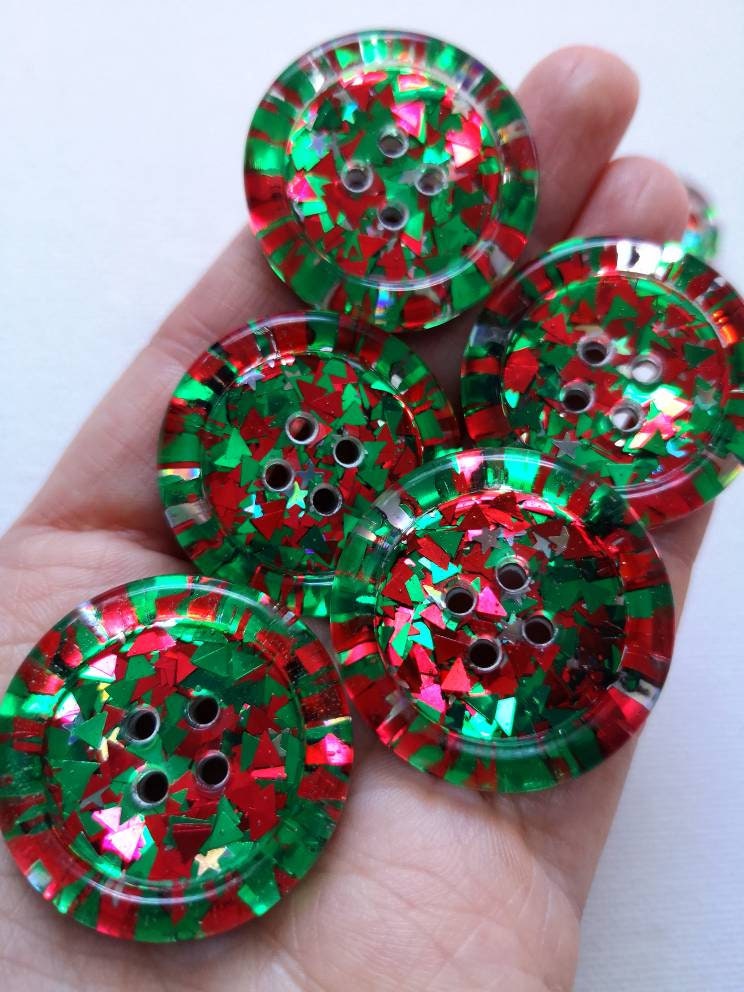 The You Sleigh Me Button – Sparkly Holiday Resin Button in Red, Green and Silver