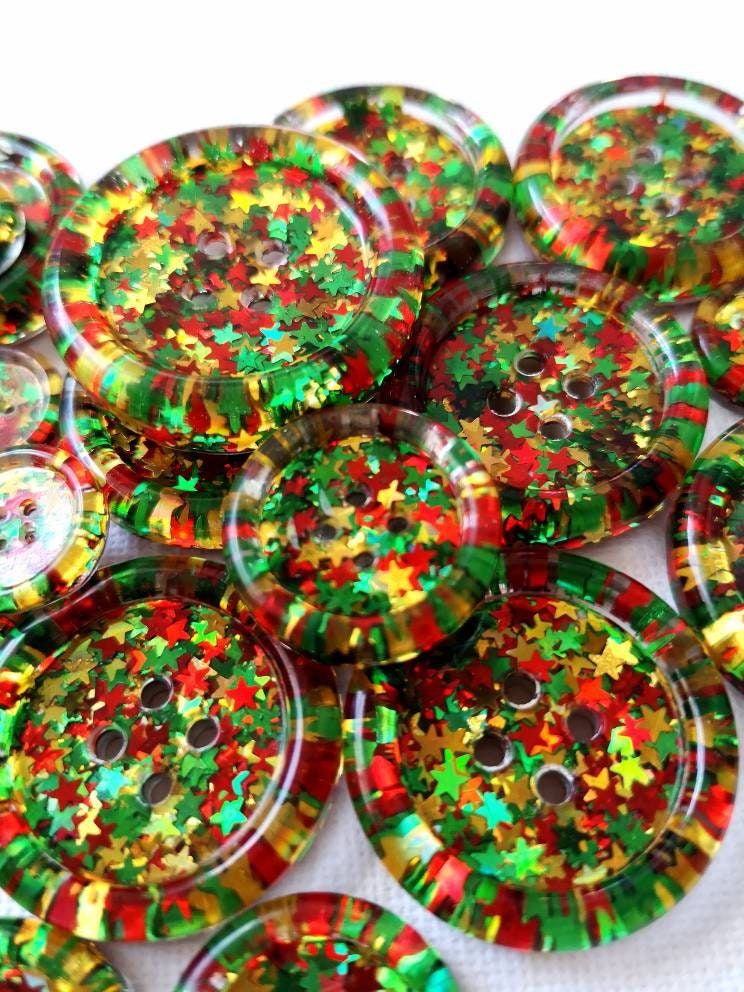 The Nadolig Llawen Button – Welsh Christmas Resin Button with Red, Gold and Green Sparkle Stars