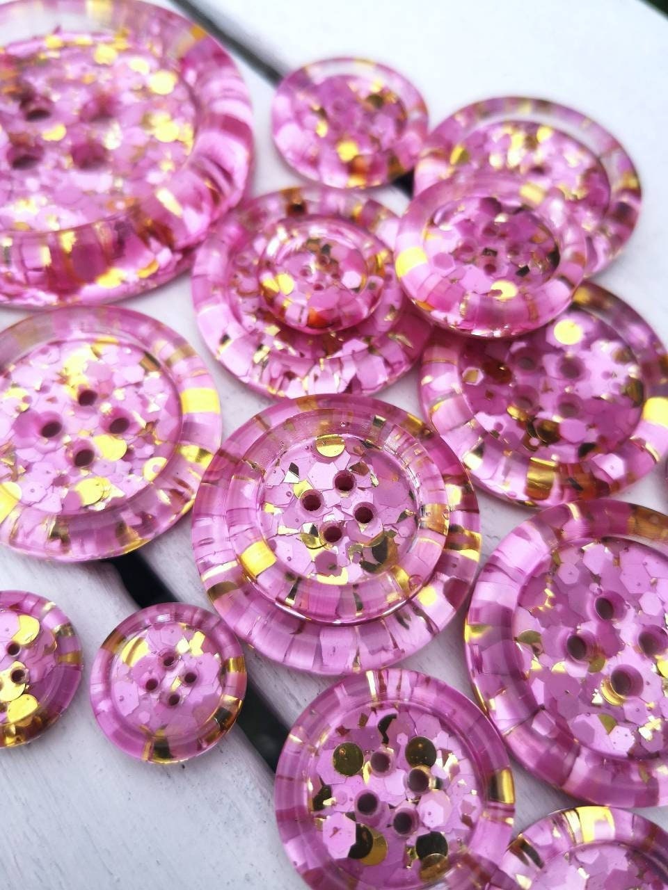 The Dolly button - kitsch shimmering pearl pink and twinkly gold glitter